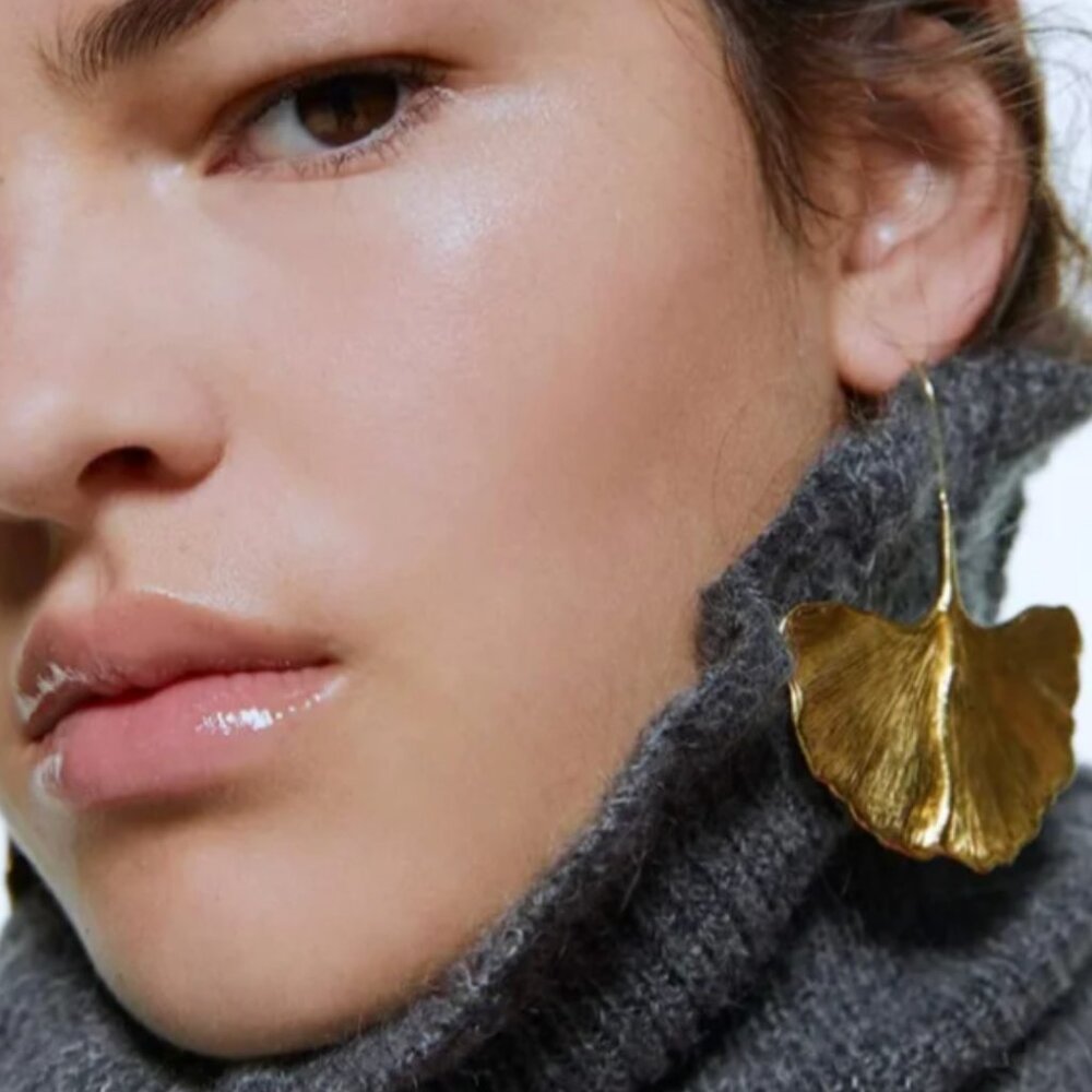 ✨ 14K Gold Filled Ginkgo Leaf Earrings ✨ - Picture 2 of 3